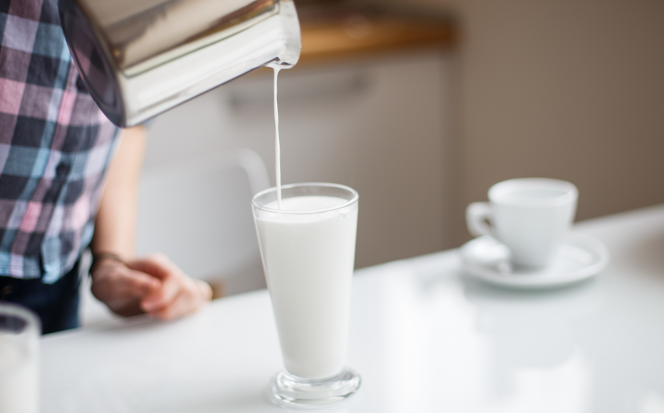 Which Is Healthier: Plant Based Or Cow’s Milk? – Weekends with Joanne Vrakas show on CJAD